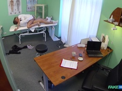 Arsch, Blondine, Blasen, Arzt, Fingern, Handjob, Lecken, Muschi