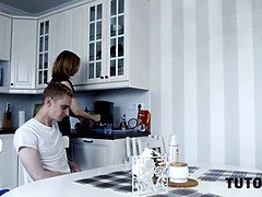 ブロンド, フェラチオ, 手コキする, 熟年, 淫乱熟女, ストッキング, 教師, オッパイの