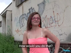 Sucer une bite, Éjaculation interne, En levrette, Branlette thaïlandaise, De plein air, Pov, Public, Chatte