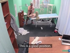 Arzt, Hundestellung, Fingern, Lecken, Krankenschwester, Büro, Muschi, Uniform
