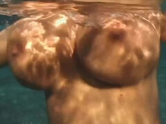 Любители, Большая жопа, Большие сиськи, Пальцем, Мастурбация, Натуральные сиськи, Соло, Стриптизерша