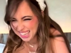 Amateur, Baby sitter, Brunette brune, Softcore, Solo, Nénés, Webcam