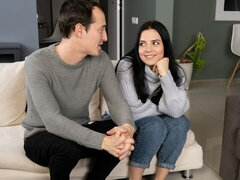 Gros cul, Grosse bite, Brunette brune, Mignonne, En levrette, Pov, Rasée, Maigrichonne