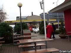 Sucer une bite, Grandpère, Mamie, Énorme, Mature, Réalité, Nénés