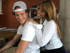 アナル, アジア人, デカ尻, デカチン, フェラチオ, バック, 異人種間, 淫乱熟女