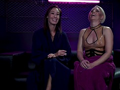 Садо мазо, Бондаж, Пальцем, Латекс, Крошечные, Соблазенение, Порка, Сиськи