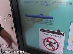 Plage, Sucer une bite, Brunette brune, Éjaculation interne, Petite amie, Actrice du porno, Pov, Public