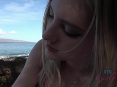 Leie, Bikini, Blasen, Freundin, Orgasmus, Pov, Öffentlich, Schlucken