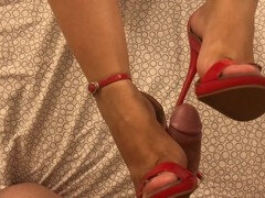 Colombian MILF in heels gets her feet worshipped and covered in cum