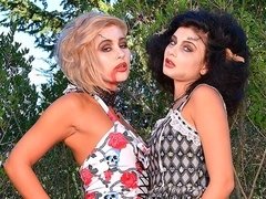 Culo, Estilo perrito, Penetracion con dedos, Besar, Lesbiana, Masturbación, Estriptis, Adolescente