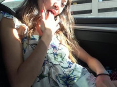Leie, Fingern, Freundin, Orgasmus, Höschen, Pov, Öffentlich, Rock