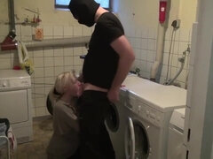 Enthousiasteling, Pijpbeurt, Groepseks ejactulatie, Lul, Hd, Rijpe lesbienne, Orgasme, Tieten likken