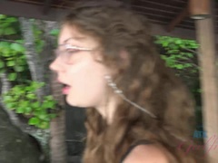 Salle de bains, Sucer une bite, Brunette brune, Nourriture, Petite amie, Pov, Public, Chatte