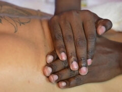 Gros seins, Interracial, Massage