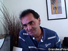 Sucer une bite, Brunette brune, Gorge profonde, Branlette thaïlandaise, Mature, Bureau, Réalité, Belle mère
