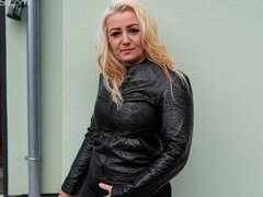 Grosser schwanz, Grosse titten, Schwarz, Blondine, Blasen, Hundestellung, Lingerie, Milf