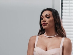 Culo, Beso negro, Tetas grandes, Garganta profunda, Corridas faciales, Realidad, Tatuaje, Trio