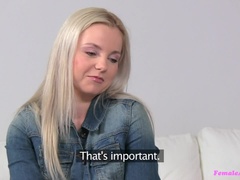 Leie, Schönheit, Blondine, Lesbisch, Lecken, Büro, Dusche, Nass