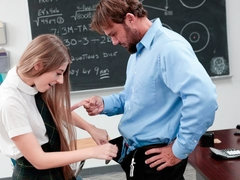 Blondine, Blasen, Hundestellung, Handjob, Schulmädchen, Entkleiden, Lehrer, Jungendliche (18+)