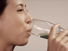 Gros seins, Brunette brune, Plantureuse, Hard, Seins naturels, Timide, Plan cul à trois, Nénés