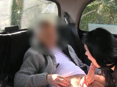 Gros seins, Sucer une bite, Brunette brune, Voiture, En levrette, Faciale, Hd, Suçant
