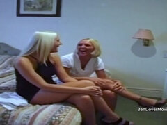 Culo, Rubia, Mamada, Británico, Cuadrupleta, Madres para coger, Mamá, Voyeur
