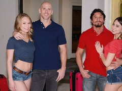 Grote kont, Grote lul, Pijpbeurt, Sperma in mond, Dochter, Kwartet, Natuurlijke tieten, Tiener