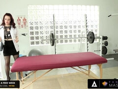 Grosse titten, Spermaladung, Kehlenfick, Arzt, Sporthalle, Handjob, Hd, Interrassisch