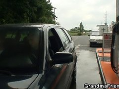 Schlampe, Oma, Gruppe, Milf, Im freien, Öffentlich, Realität, Flotter dreier