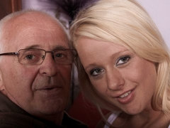 Cul, Blonde, Sucer une bite, Branlette thaïlandaise, Embrassement, Seins naturels, Rasée, Adolescente