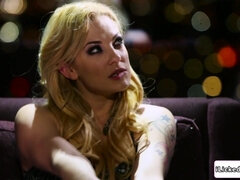 Petite lesbian making stripper squirt