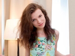 Amateur, Chambre à dormir, En levrette, Lingerie, Seins naturels, Culottes ou slips, Adolescente, Nénés