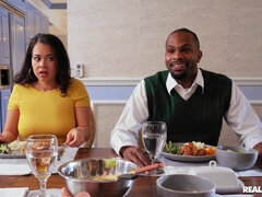 浮気者, ディルド, 黒人, 異人種間, オナニー, おもらし, タトゥー, 濡れ