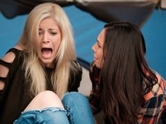 Arsch, Blondine, Fingern, Küssen, Masturbation, Muschi, Entkleiden, Jungendliche (18+)
