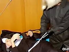 Enthousiasteling, Vrouw, Omie, Huisgemaakt, Lesbisch, Rijpe lesbienne, Kut duiken, Hangende tieten