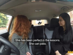 Sperma, 1 man 2 vrouwen, Kokhalzen, Handbeurt, Likken, Masturbatie, Buiten, Trio