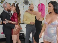 Verga grande, Tetas grandes, Mamada, Morena, Corridas, Doble penetracion, Madres para coger, Sexo fuerte