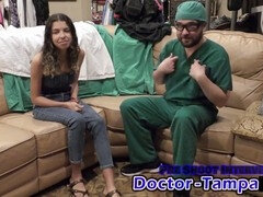 Americano, Entre bastidores, Amarrada, Corrida, Médico, Examen, Penetracion con dedos, Orgasmo