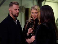 Arsch, Grosser schwanz, Blasen, Puppe, Frau frau mann, Handjob, Milf, Flotter dreier