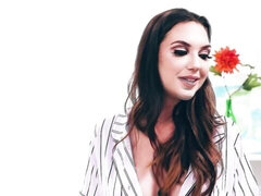 Biseksueel, Pijpbeurt, Bruinharig, Hondjeshouding, Dubbele penetratie, Hardcore, Tatoeage, Trio