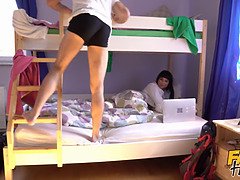 Grosser arsch, Blasen, Betrug, Spermaladung, Aufs gesicht abspritzen, Freundin, Orgasmus, Reiten