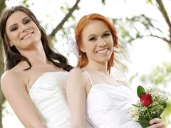 人形, キス, レズビアン, 淫乱熟女, オマンコ, 赤毛, ペニスバンド, 結婚式