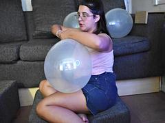 Melu Worlds Big Butt Bunny Looner TS Balloon Blowjob Pop Therapy