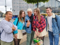 18 jahre, Grosser arsch, Grosser schwanz, Blasen, Hundestellung, Frau frau mann, Natürlichen titten, Titten