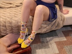 Grosser schwanz, Fussjob, Schuhe, Rock, Sklave, Socken