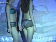 Chinese Model In Seductive Lingerie Show