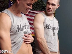 Armee, Grosser schwanz, Blasen, Kehlenfick, Schwul, Handjob, Arsch lecken