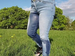 Случайно, Блондинки, Британки, В машине, Хд, Джинсы, Писсинг, Влажная