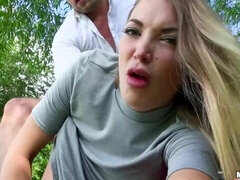 Grosser arsch, Grosse titten, Blasen, Im freien, Pov, Kurzes haar, Dürr, Jungendliche (18+)