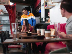 Grosse bite, Gros seins, Sucer une bite, Tir de sperme, Branlette thaïlandaise, Hd, Argent